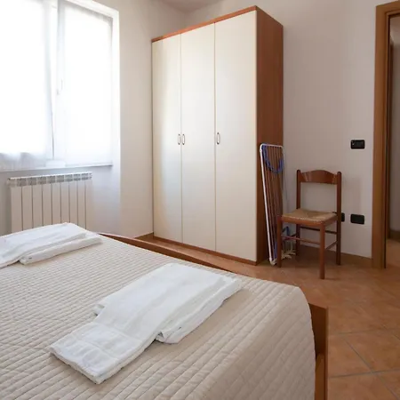 Nette In Apartman Domaso